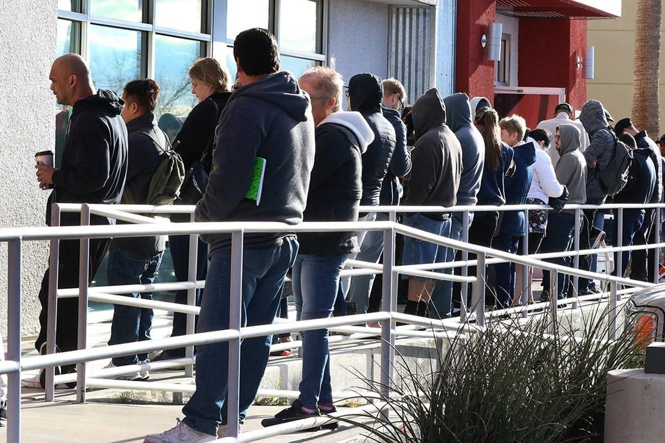 ABD'de 45 milyon kişi işini kaybetti, milyarderler ise 584 milyar dolar kazandı ABD'de 45 milyon kişi işini kaybetti, milyarderler ise 584 milyar dolar kazandı